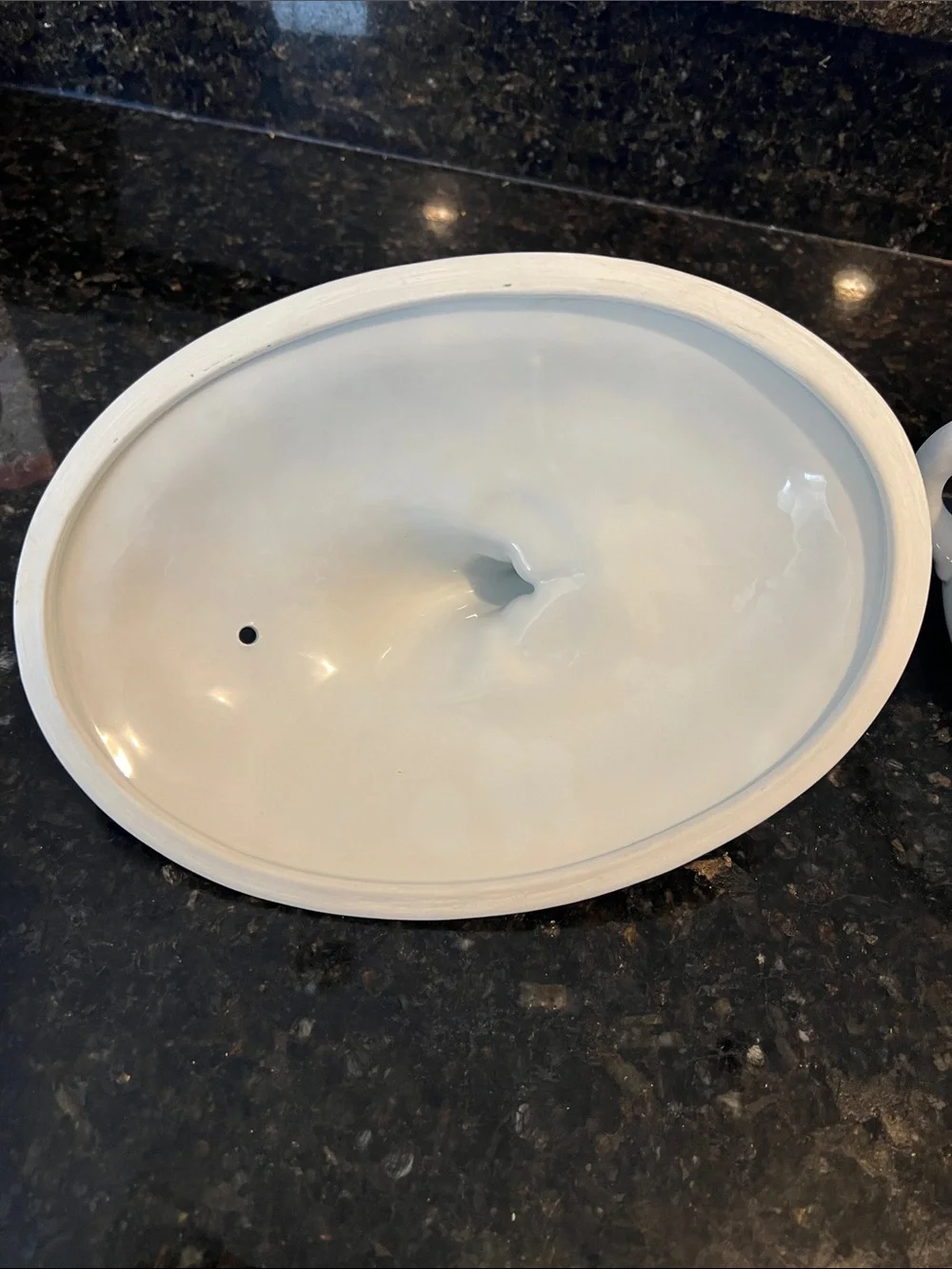 Williams Sonoma White Ceramic Covered Casserole with Leaf Knob